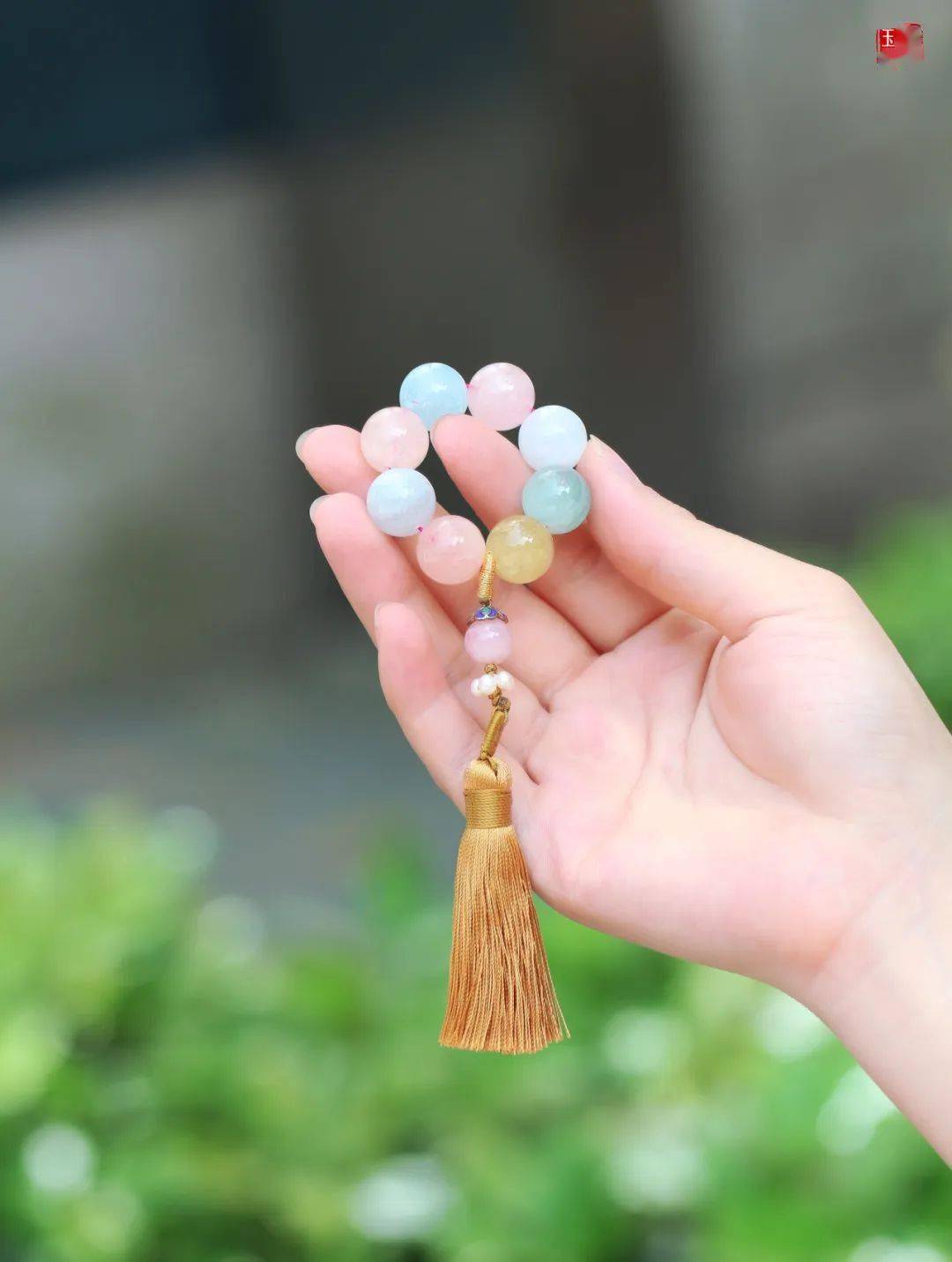 爆火!手捻绕指手串,祈福纳祥的“养生神器”!_串珠_盘玩_金曜
