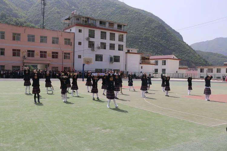 镇安慧源学校开展第二届球类运动会暨科技节活动