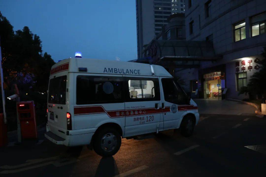 救护车_父亲_情况