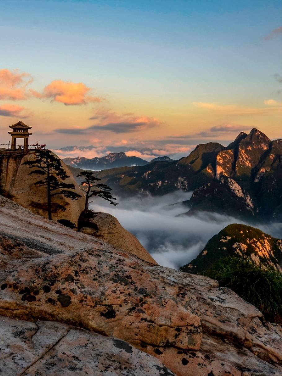 春日华山 烟雨蒙蒙,胜似仙境_云雾_春雨_神韵