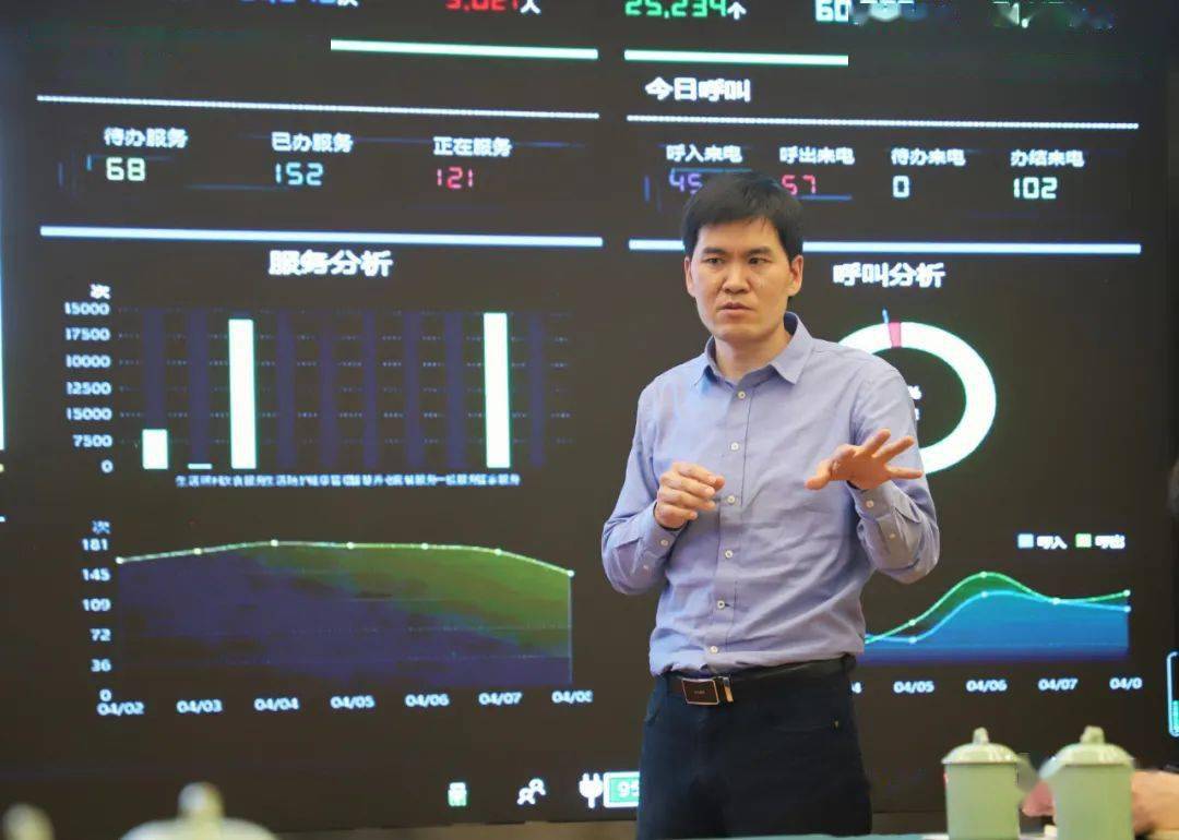 春满园油竹街道居家养老服务中心刘树旺通过对智慧养老指挥中心介绍,"