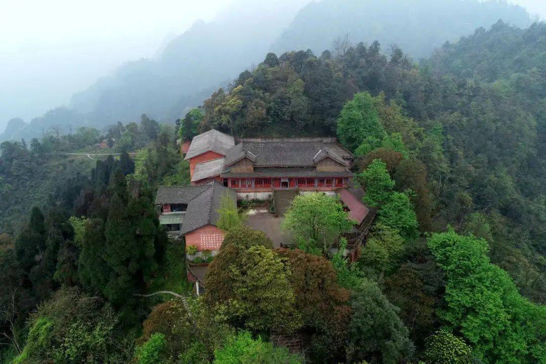 走进诗画峨眉山息心所