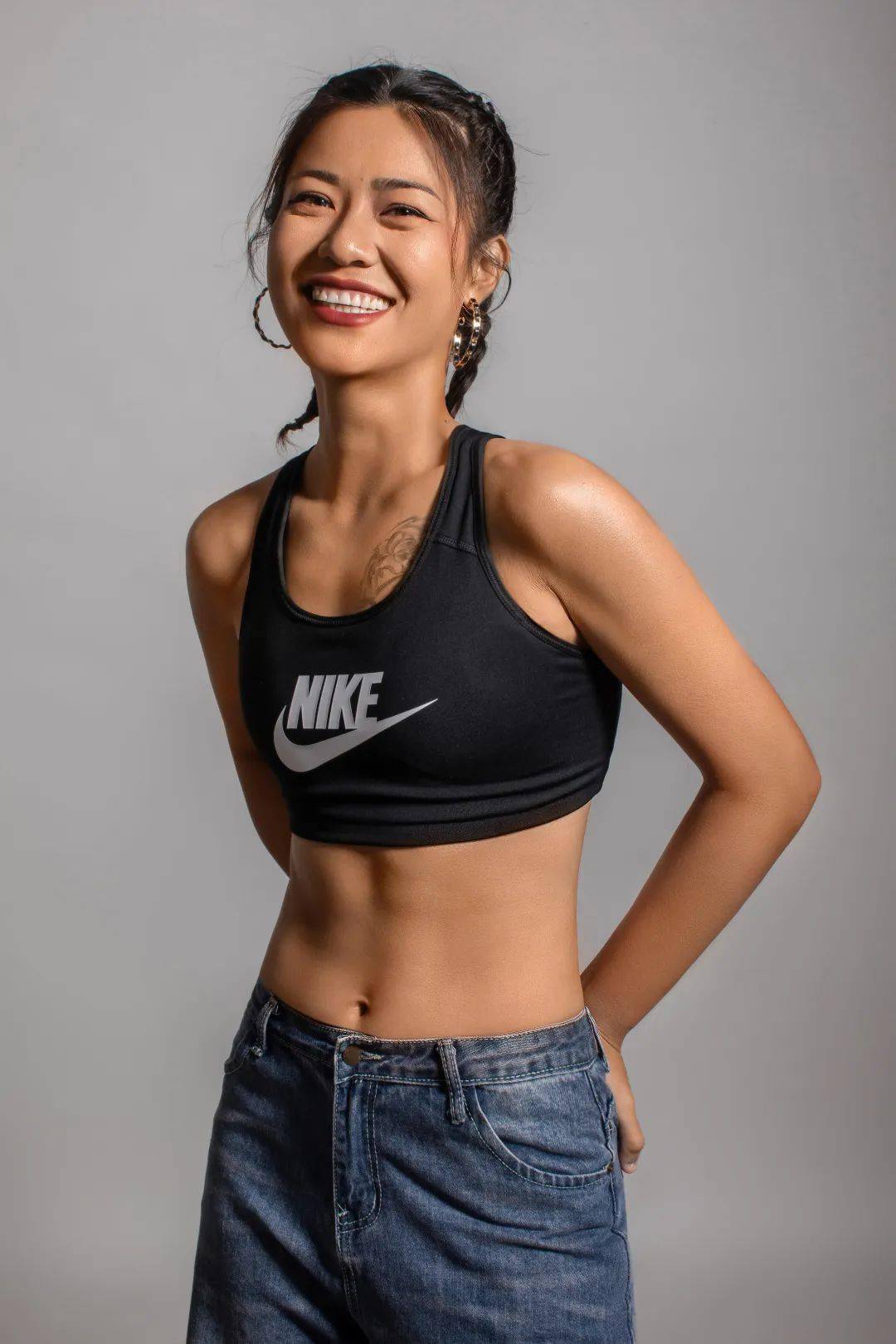 女足最强中后卫李佳悦历尽千帆不过三十而已