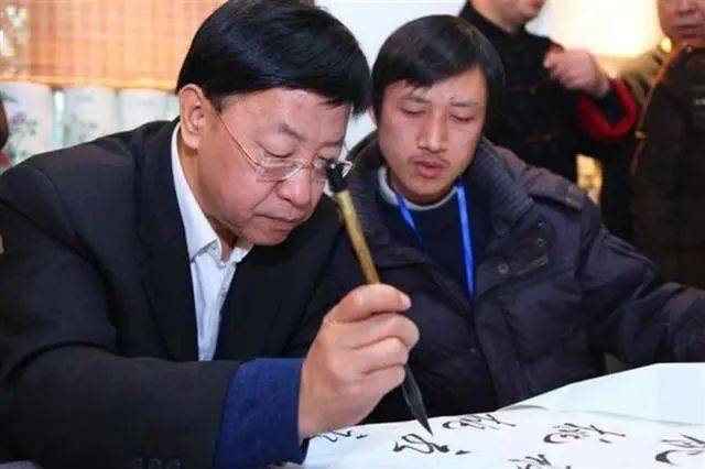 江湖体老干体_老干部体书法_丑书定义