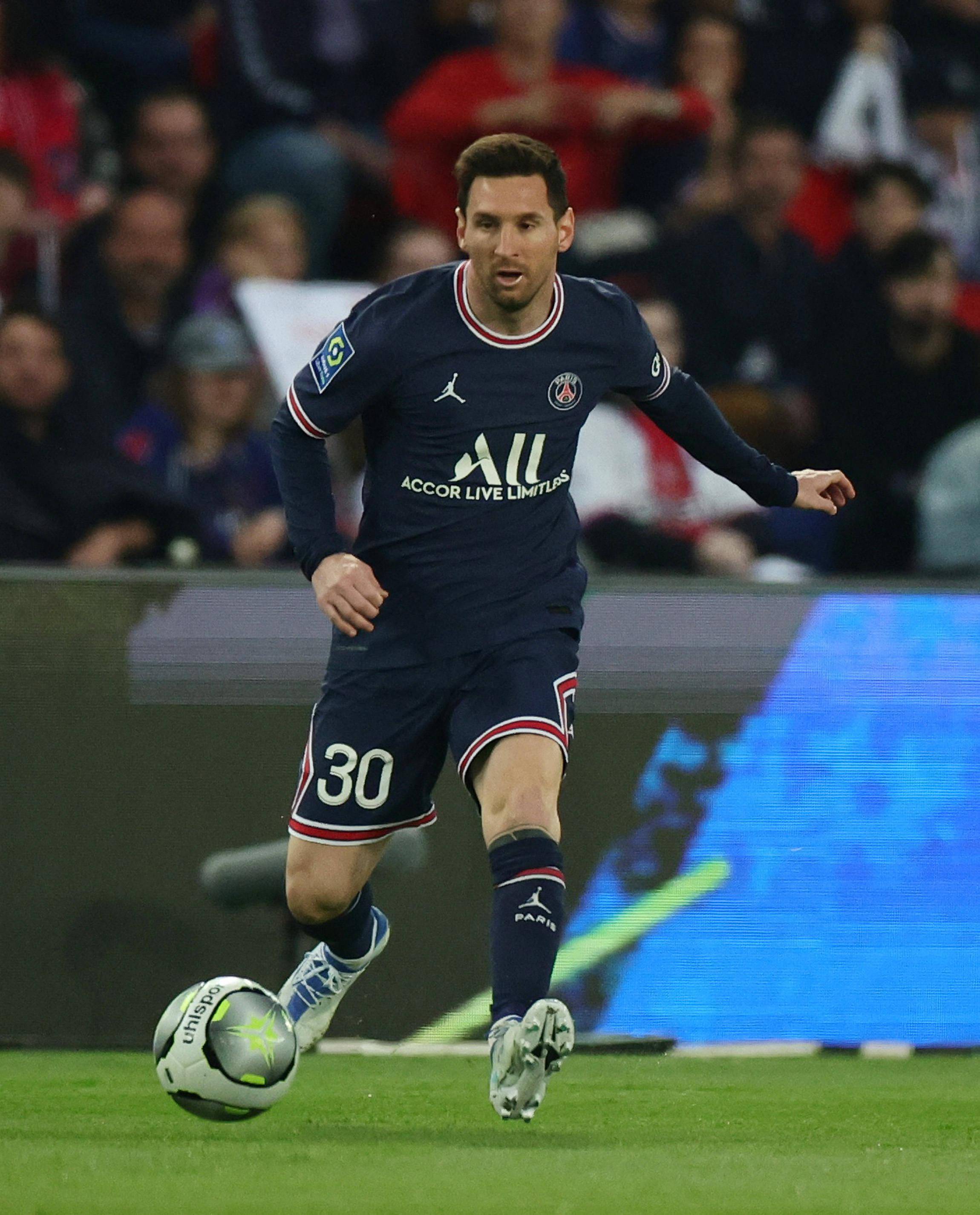 足球——法甲联赛:巴黎圣日耳曼胜马赛_c罗帽子戏法 曼联3-2险胜_球员