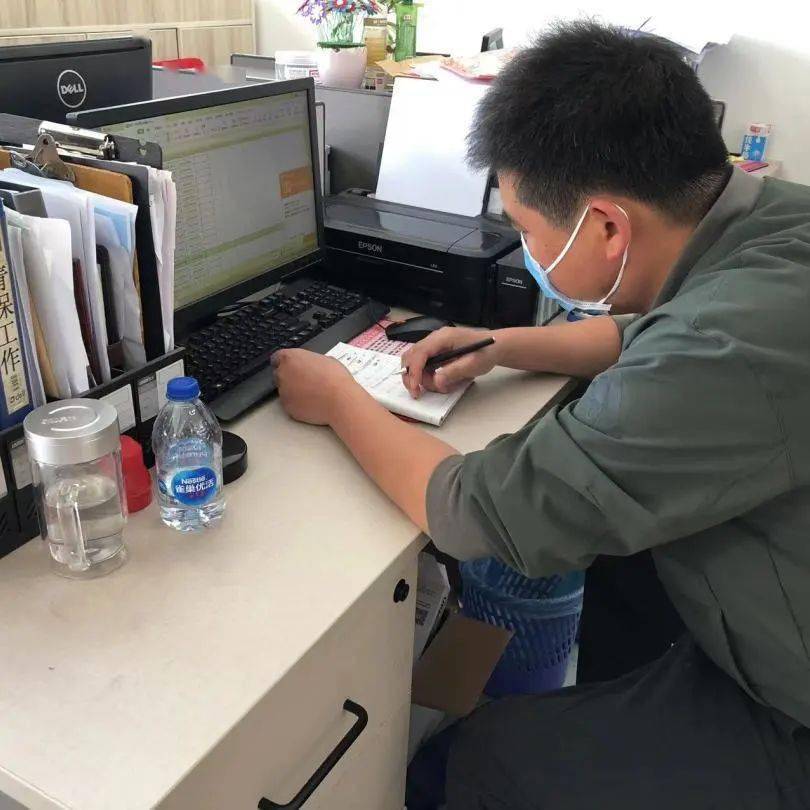 疫线动态24小时不打烊他们是社区群众的守护者