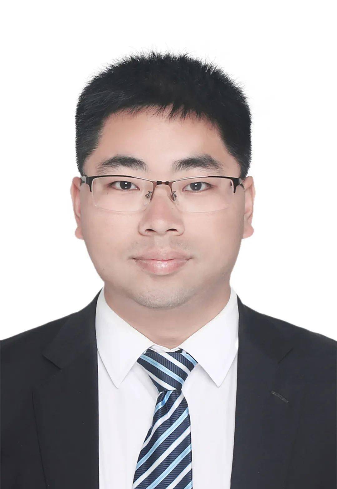 华峰集团团委书记温州市"两会"的胜利召开鼓舞人心,凝聚力量.