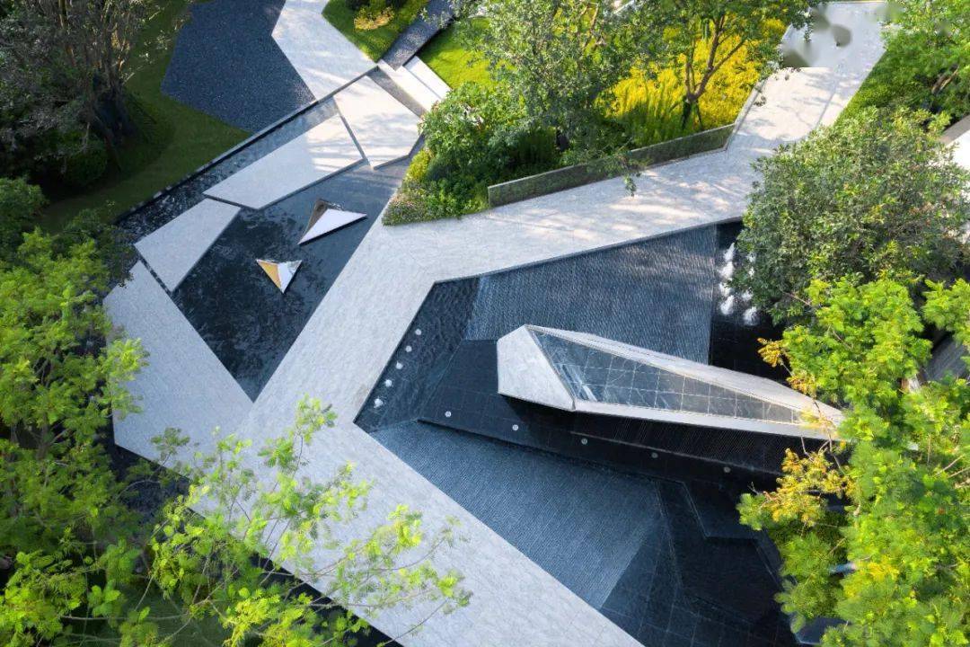 动人的璀璨贝尔高林珠宝风格景观设计