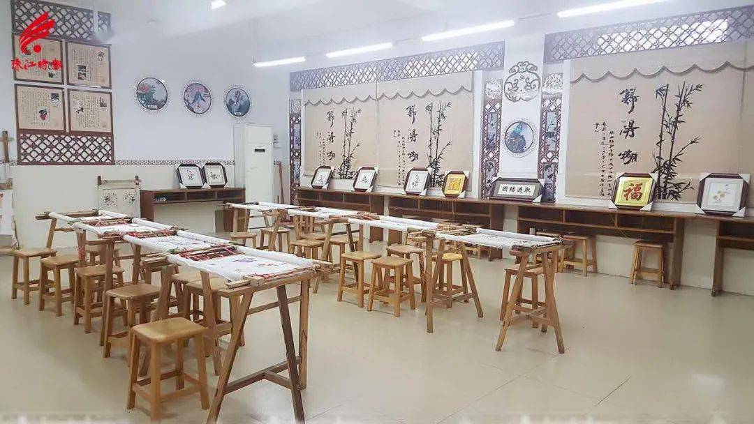 绣芳斋同时,石(石肯)中学将继续突出重视乡土文化教育,借桂城街道特色