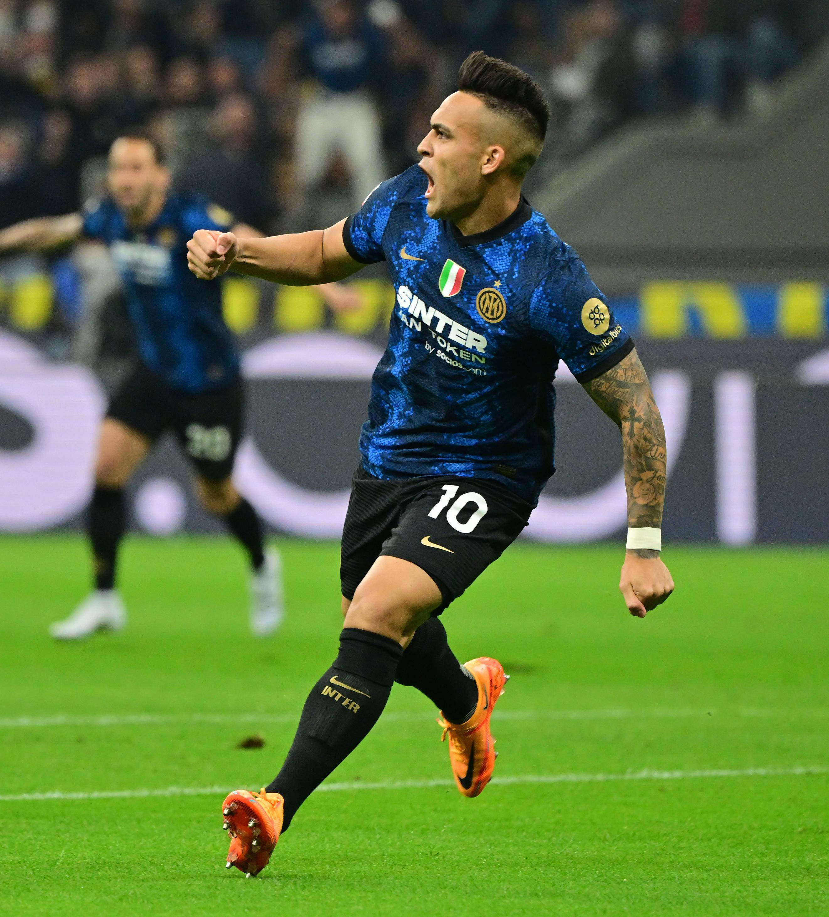 新华社发(达尼埃莱·马斯科洛摄)当日,在2021-2022赛季意大利杯足球赛