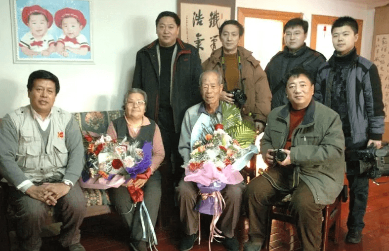 1999年,北约轰炸中牺牲的记者邵云环,今丈夫未娶,儿子继承遗志_曹荣飞