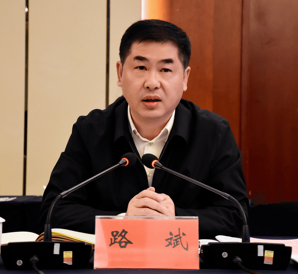 路斌在会上表示,近年来,仁怀市紧扣"全国十强,西部第一"总目标,全力
