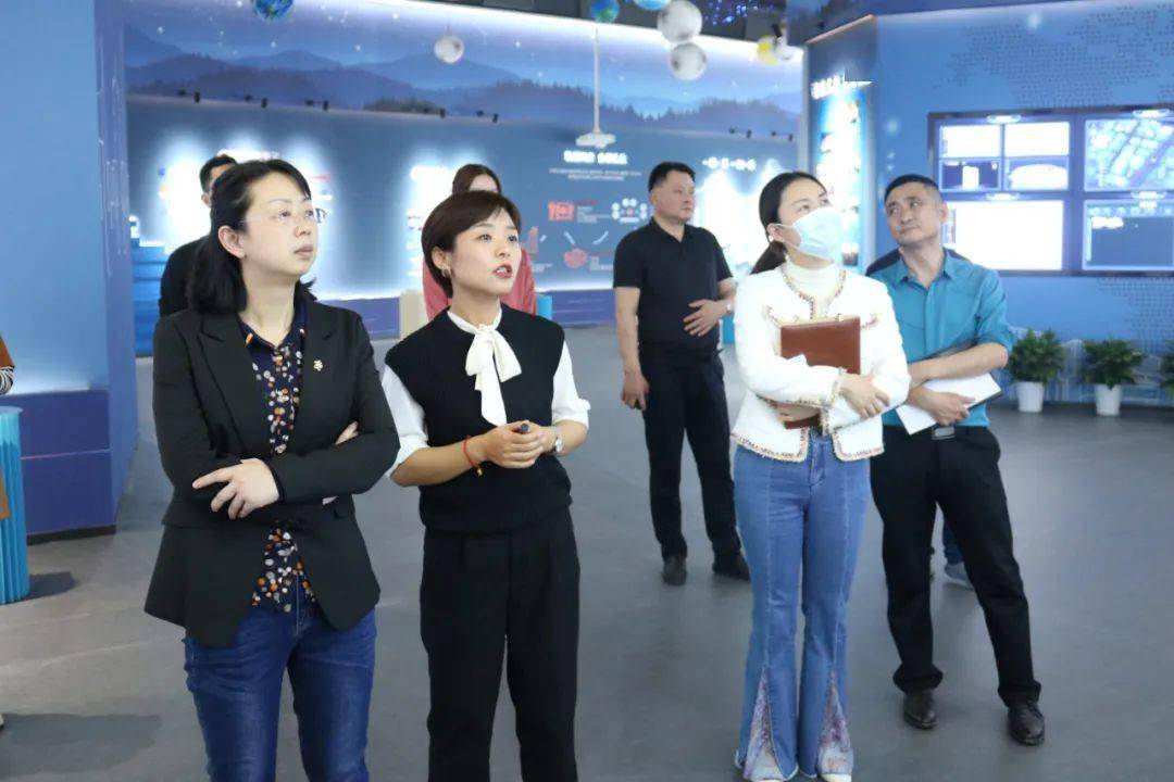 新洲区政府,阳逻开发区提供"店小二"式服务,确保了推进进度.