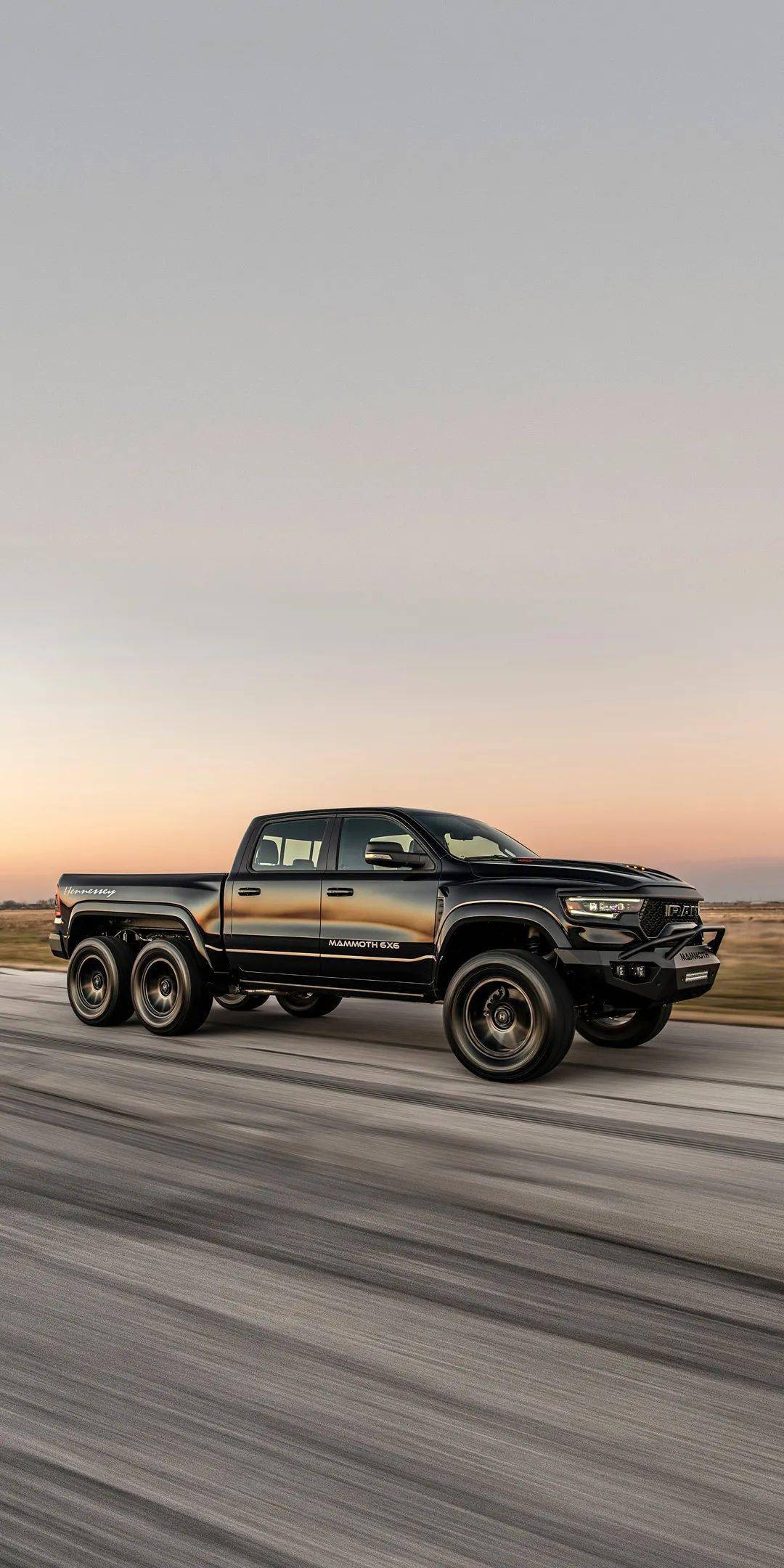 六轮v8号称世界最强的超级皮卡