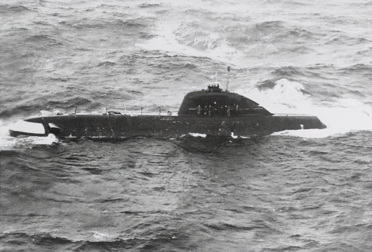 秘密打捞苏核潜艇,1968年美国成功窃取核弹头,一枚导弹意外滑落_苏联