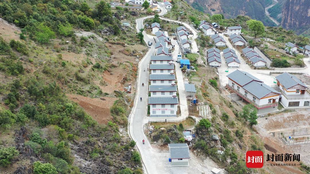 图集|重访全国最后一个通公路的建制村——阿布洛哈_凉山_布拖县_村民
