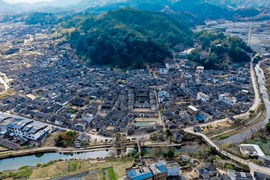 培田古村落,位於福建省龍巖市連城縣宣和鄉,是迄今南方地區保存最完整