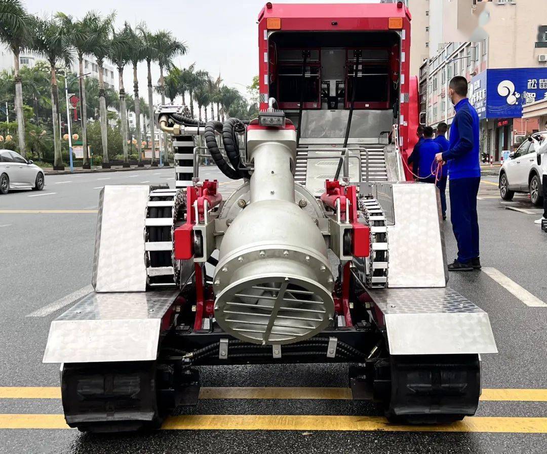 博罗首台龙吸水子母式排水抢险车上岗抽水量可达1500m06小时