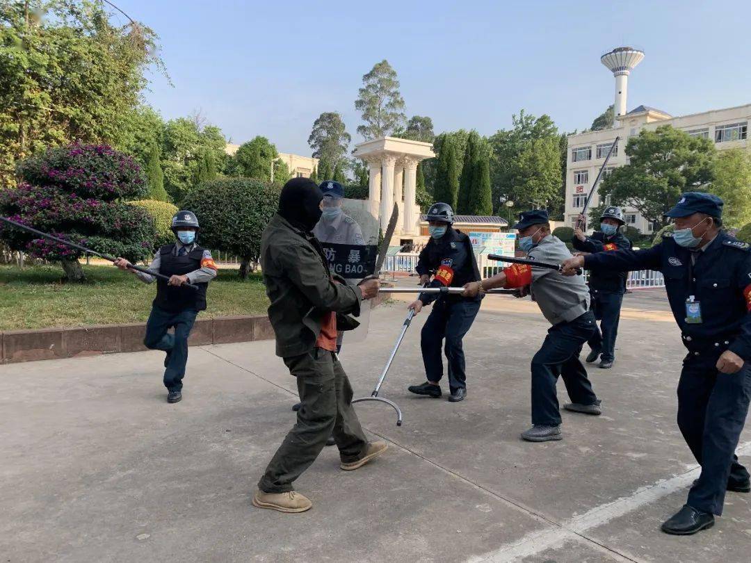 学校保安工作照片图片