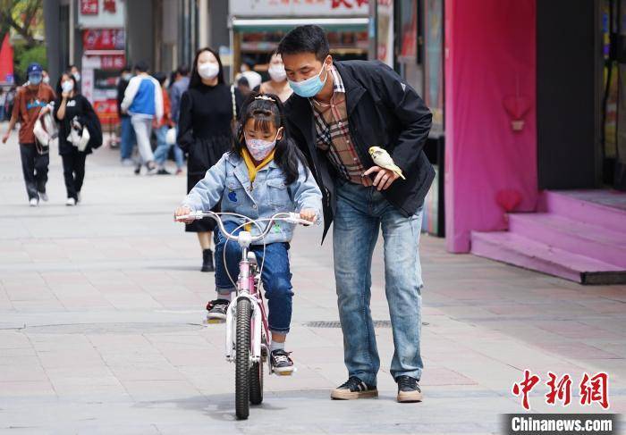 西宁解除静态管理首日：市民生活逐步恢复正常