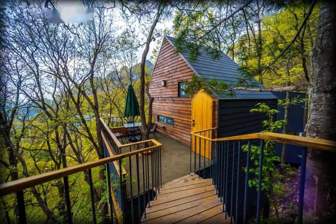 发现宝藏酒店建在老君山悬崖峭壁上的绝美民宿