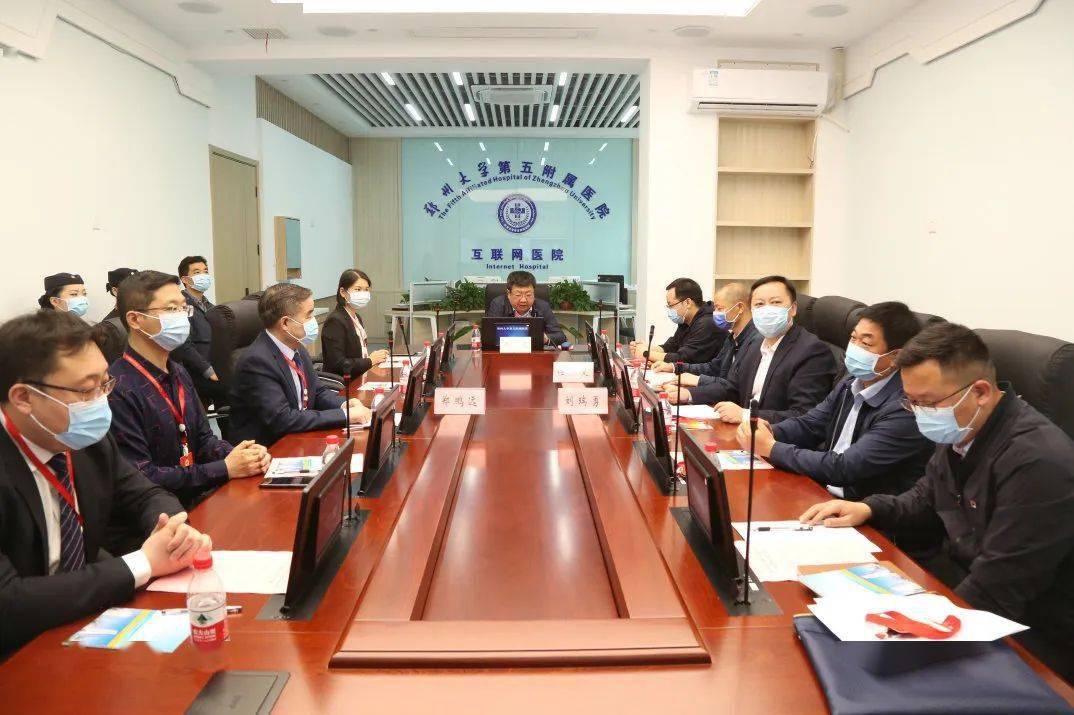 河南省红十字会党组成员,秘书长刘瑞勇,组织宣传部副部长梁宗飞,送医