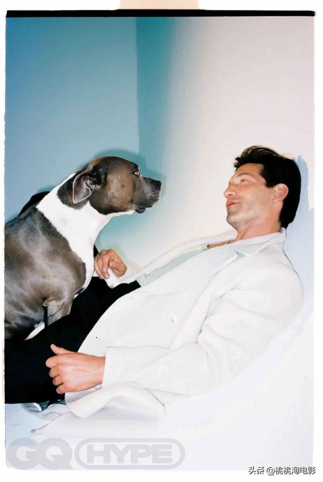 《惩罚者》主演乔·博恩瑟型男杂志大片,"歪头杀"展现硬汉柔情_美国