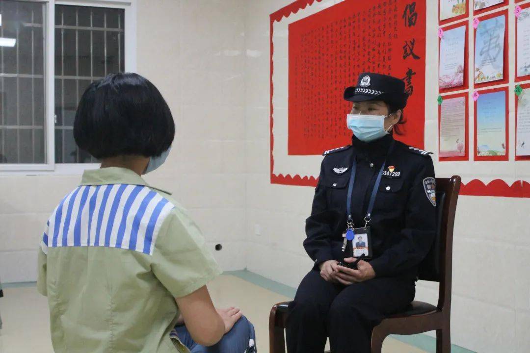 监狱民警的必备技能新入监的罪犯杨某性格内向与民警交流从不愿袒露