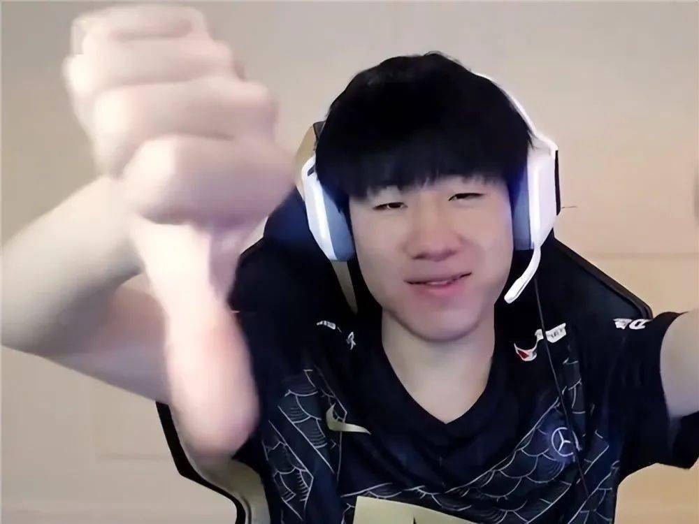 全华班决赛狠话出炉,rng两人倒竖大拇指,mark现场"表白"水子哥_gala