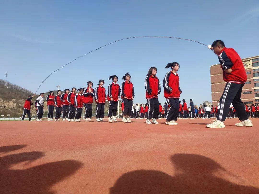 子长市中学青春跳动绳采飞扬