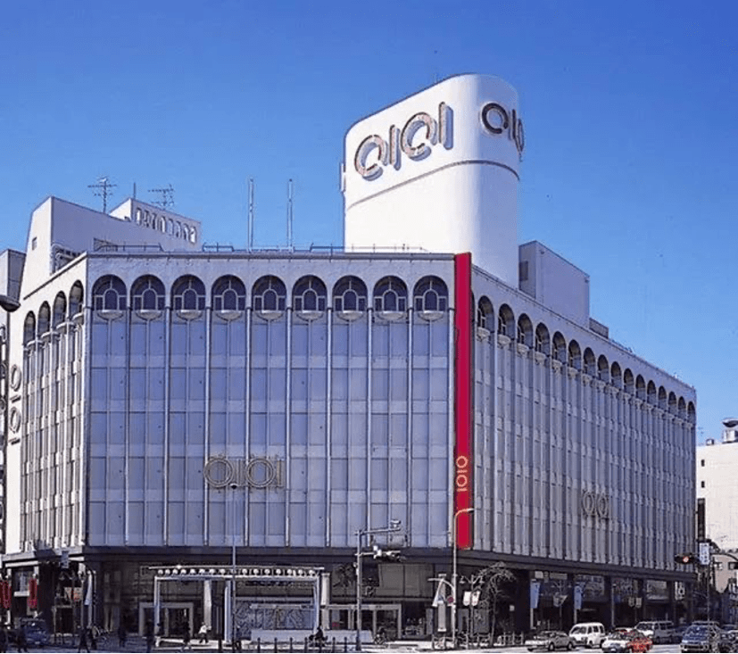 池袋oioi丸井百货,至今拥有超过44年历史,里面有许多潮流品牌,是当地