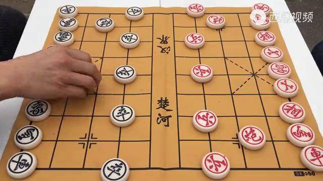 紅方棋路真狠啊一句話不說淨是厲害的招數黑方直接認輸