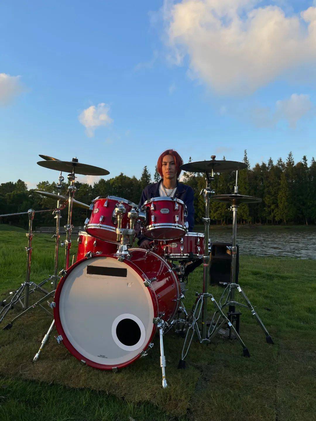 还有帅哥日本鼓手hayato,负责合成器,键盘(等)的庞宽,新裤子乐队目前