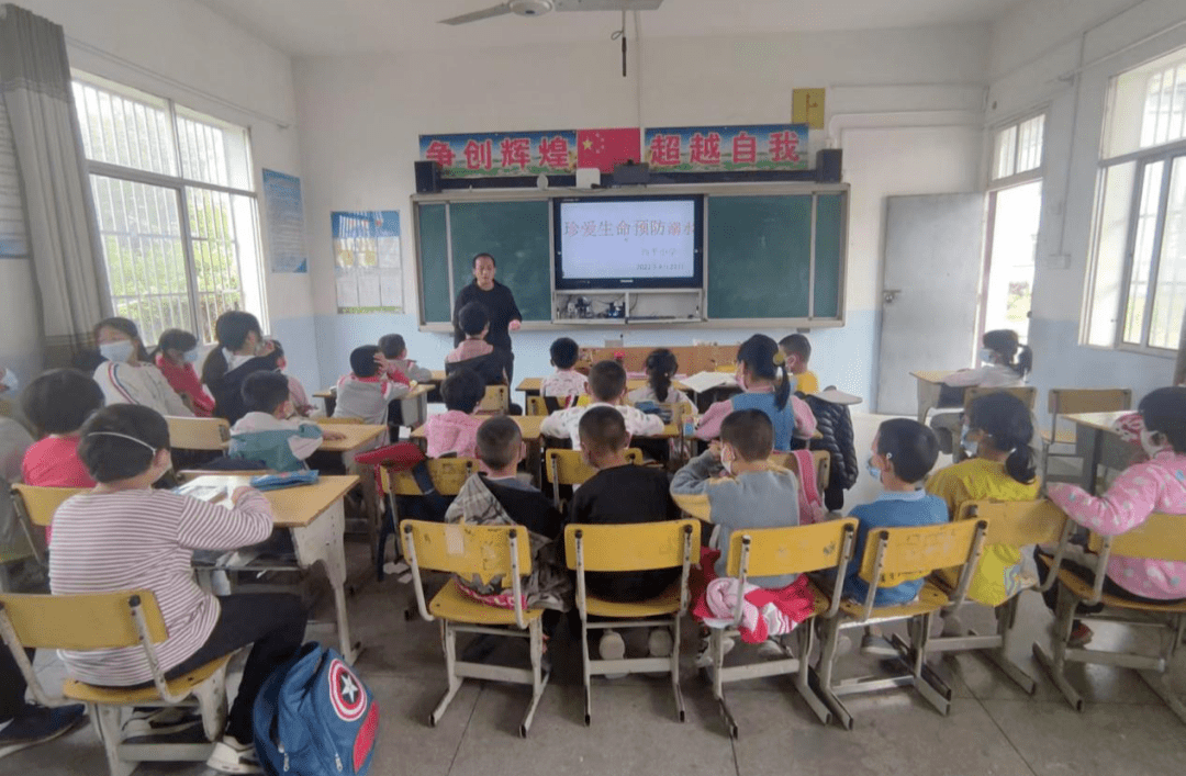 西平县小学排行榜_共青团西平县委领导到第二小学调研少先队工作