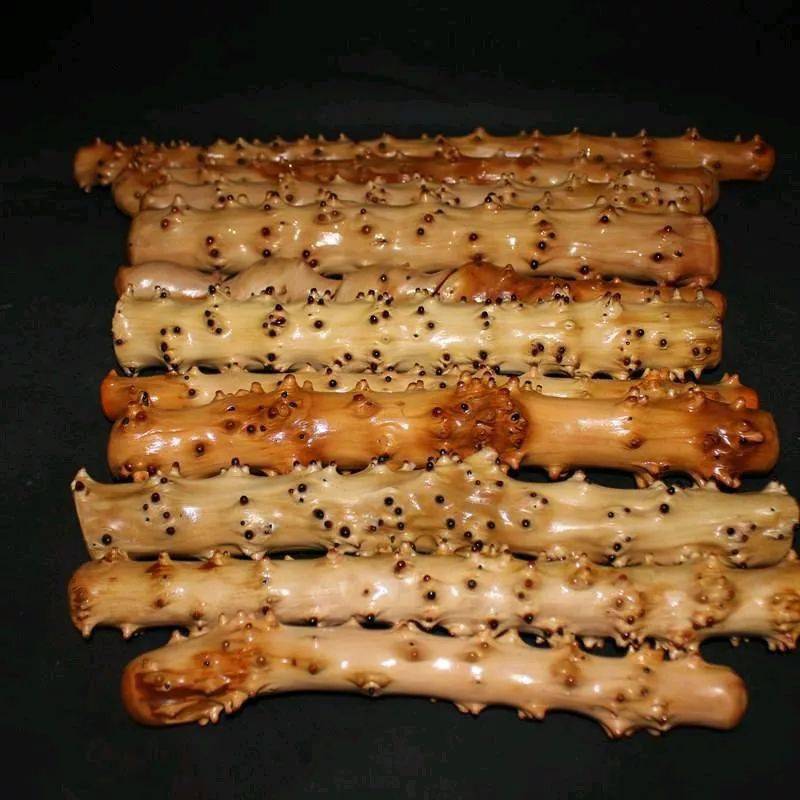 麻梨疙瘩麻梨疙瘩在北京农村俗称是"麻雷子"是一种灌木,树木在岩石