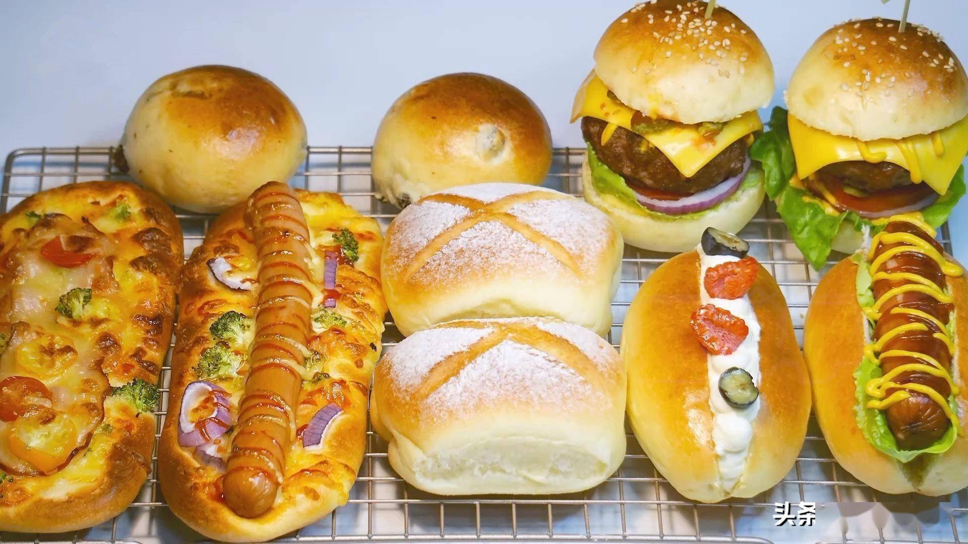 很多朋友早餐的时候喜欢吃肉松的,软式的,坚果的等等,面包的种类很多