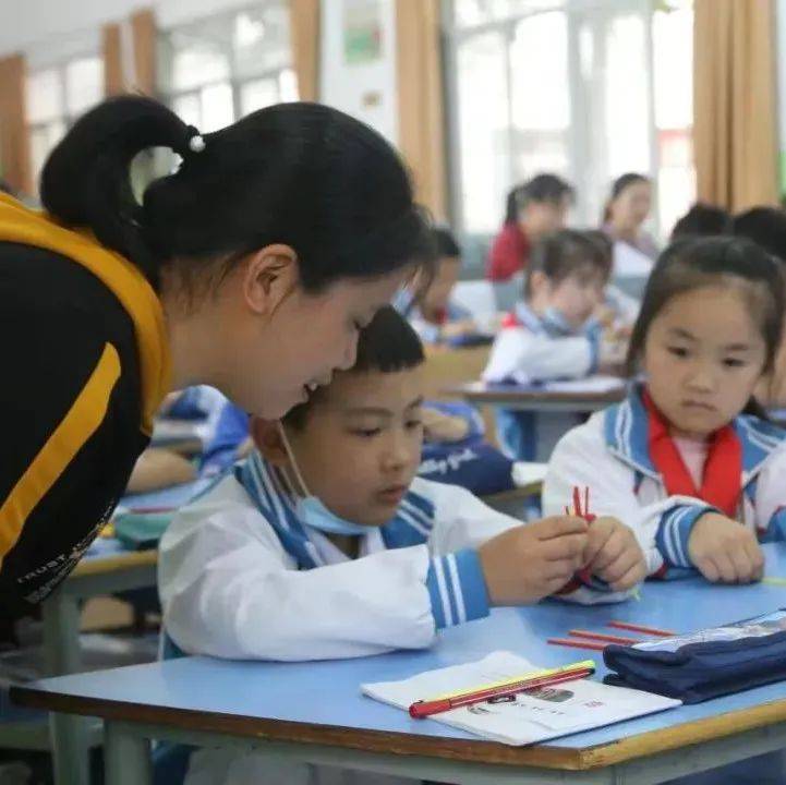 在赛课中磨砺 在学习中成长!武平附小开展“智慧课堂”评优活动_数学_力点_教学