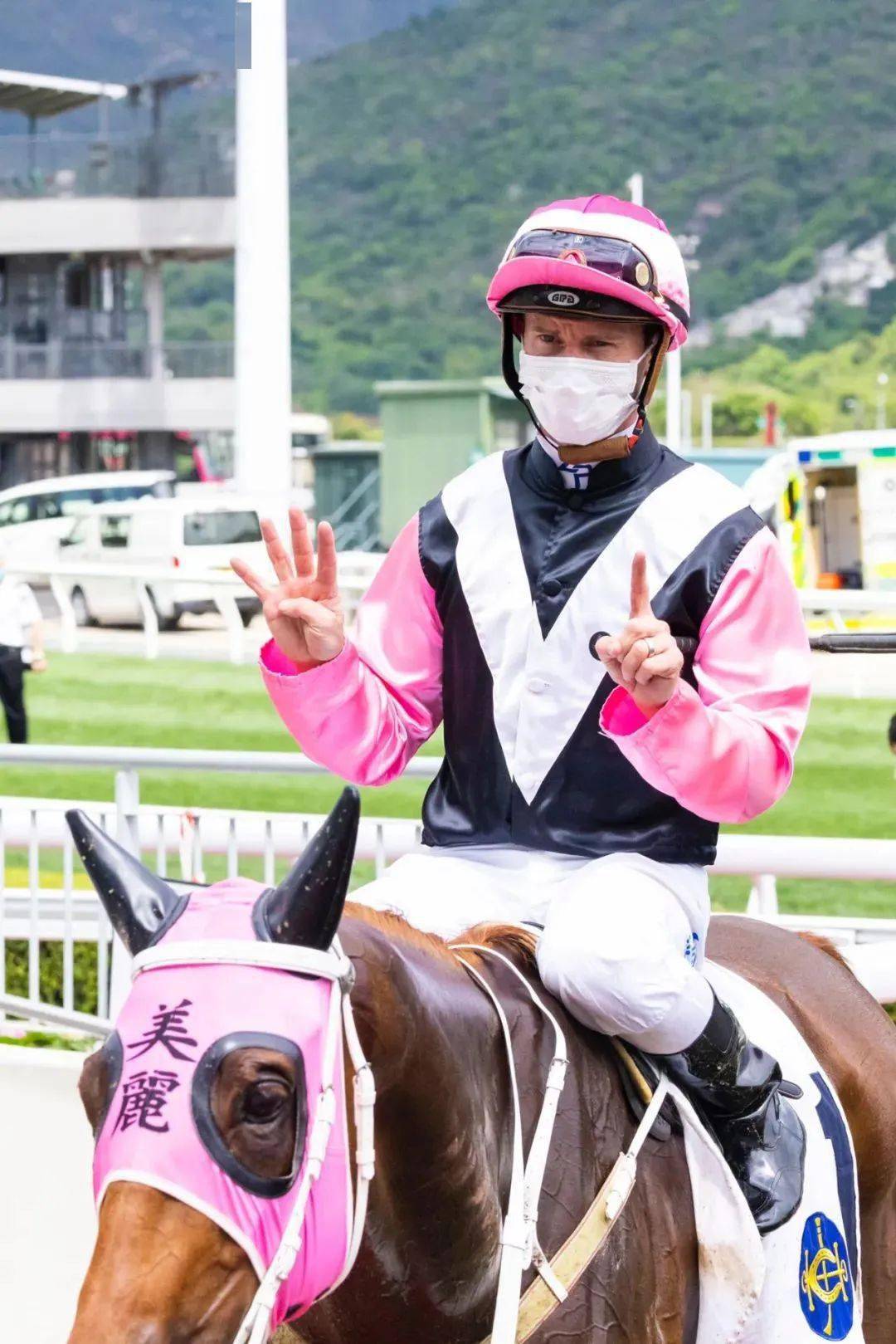 赛马方嘉柏在港从练生涯1000胜