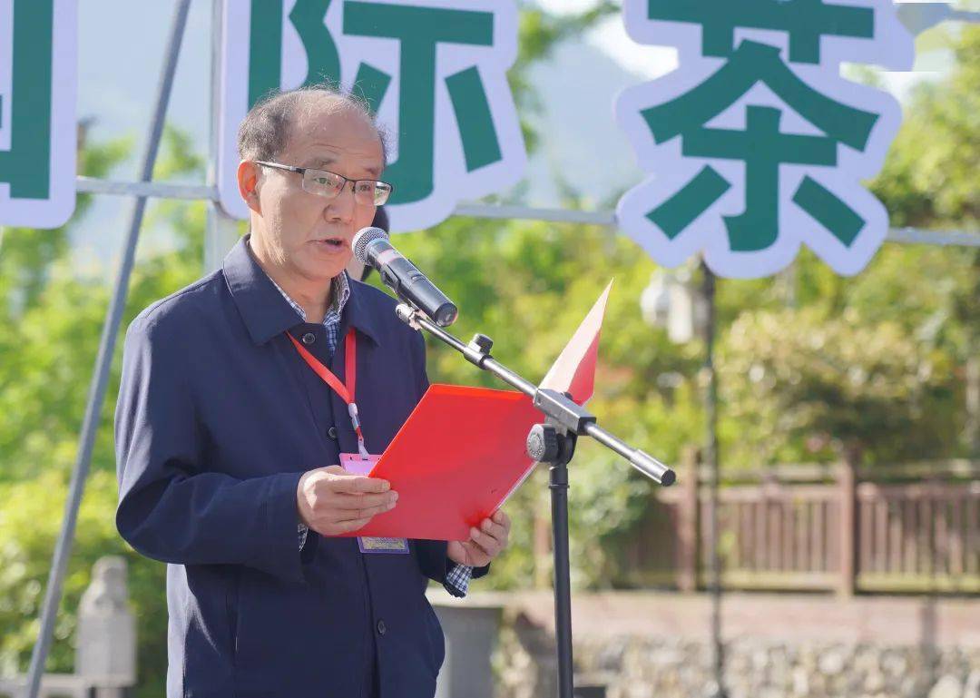 平利县委常委,副县长罗俊诚邀大家来到中国最美乡村——平利,畅游青山