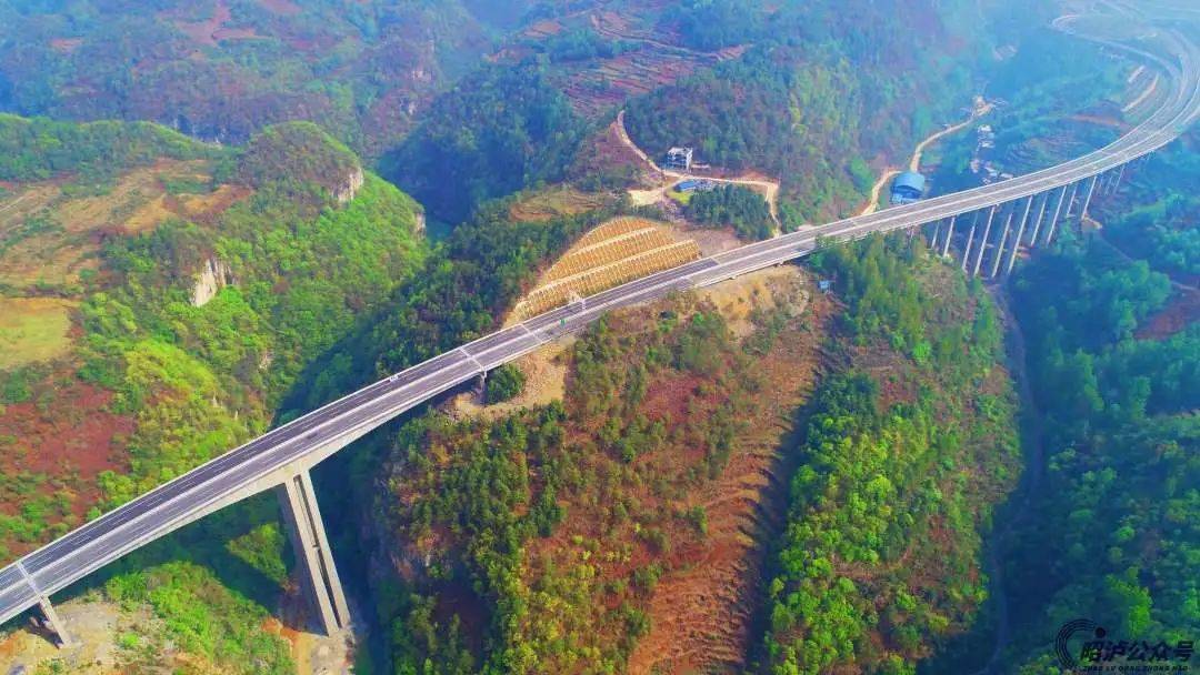 美景藏不住昭泸镇赫高速公路的春日旅途掠影多图