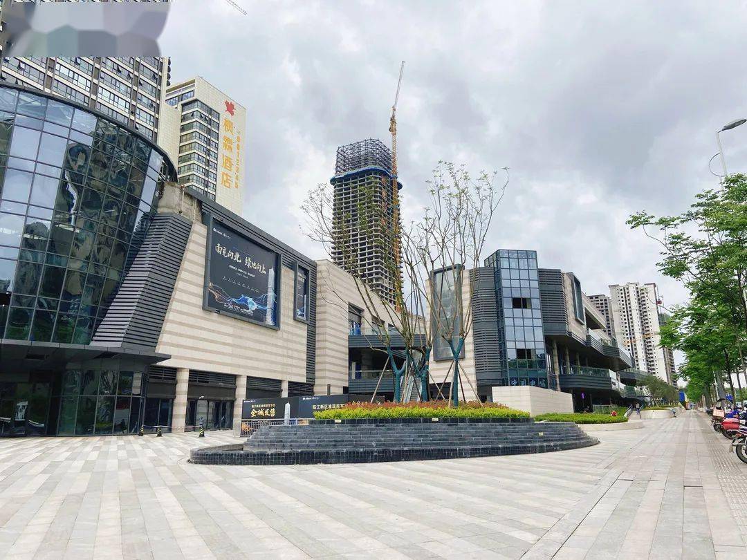 惨淡南充北站片区绿地熙悦广场仅有几家商铺开业