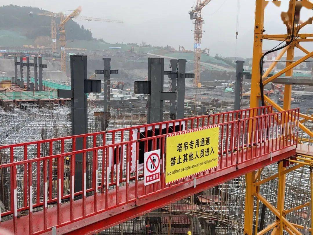 塔吊防护通道一起来看中建五局华东公司的安全生产举措!