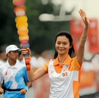 生於紅色熱土逐夢深藍海洋中國海軍首位女艦長韋慧曉是百色妹