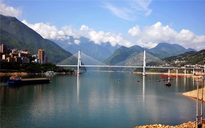 近年来,湖北省恩施州巴东县以长江生态大保护为抓手,积极治山,治水,治