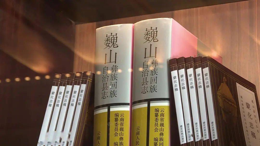 各朝代古墨硯臺130餘塊,石刻文字起源系列124件,清代姓氏圖騰瓷盤167