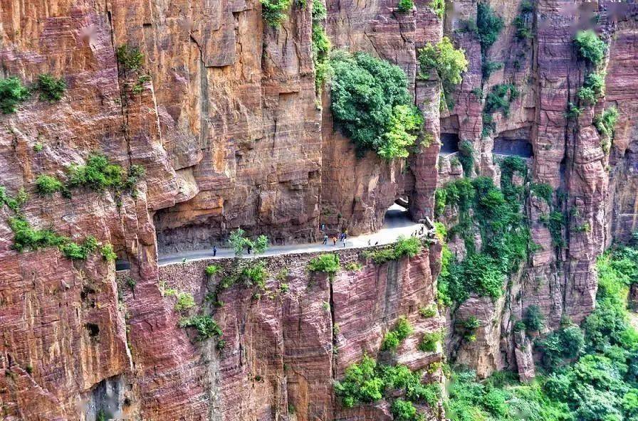 中国最美公路 郭亮挂壁公路，深山中开凿的绝壁长廊太行山村民峭壁 
