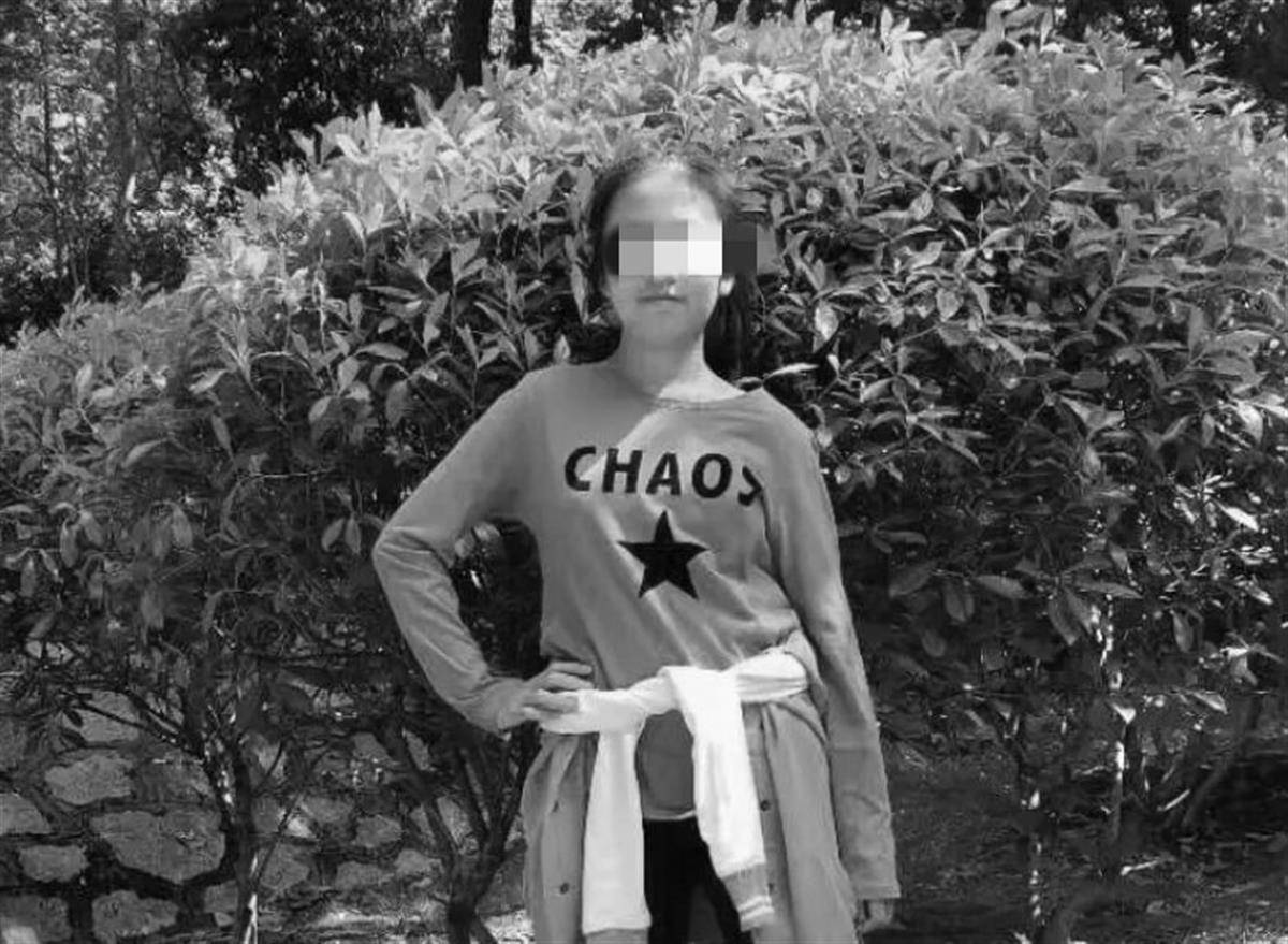 上海失踪女孩后续，有网友提供最新线索，其父母却开始直播带货？