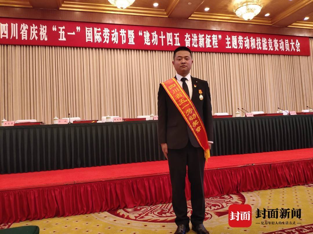 全国五一劳动奖章获得者蔡云龙朱德故居景区里的90后礼兵保安