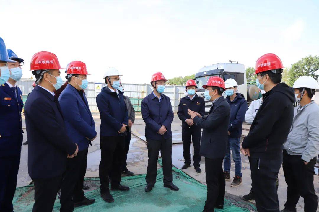4月30日上午,小店区委副书记,代区长康建斌带队先后到招商蛇口建设