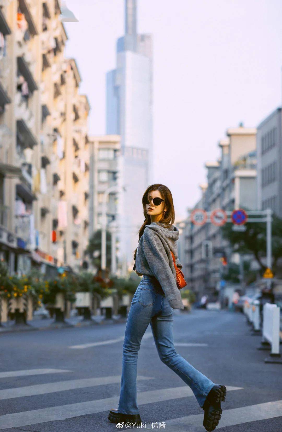 50个拍照姿势!跟着学,手残党也能"赞爆"朋友圈!